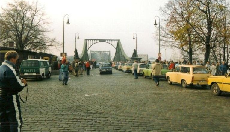 Glienicker Brücke 1989, Foto: Gavin Stewart, Lizenz: wikemedia