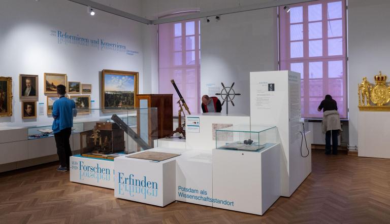 Einblick in die Stadtgeschichtliche Ausstellung, Foto: Stefan Gloede, Lizenz: © Potsdam Museum
