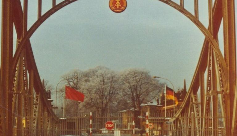 Grenzstation Glienicker Brücke, 1980er Jahre , Foto: Hans-Dieter Behrendt, Lizenz: Archiv Hans-Dieter Behrendt