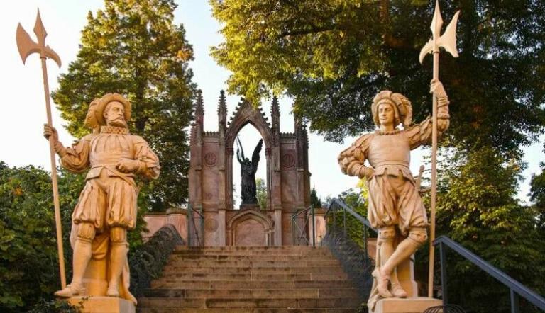 Das Michaelsdenkmal im Park Babelsberg, Foto: SPSG, Lizenz: SPSG