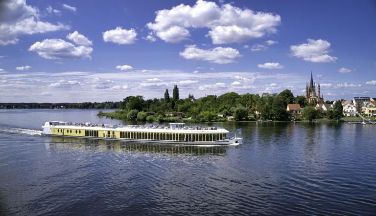 MS Sanssouci vor der Insel Werder, Foto: Jens Schröder, Lizenz: Weisse Flotte Potsdam GmbH