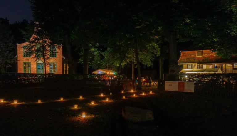 Illuminiertes Jagdschloss Stern, Foto: P.-M. Bauers, Lizenz: Förderverein Jagdschloss Stern – Parforceheide e.V.
