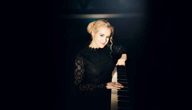 Aleksandra Mikulska am Klavier, Foto: Irene Zandel, Lizenz: Aleksandra Mikulska
