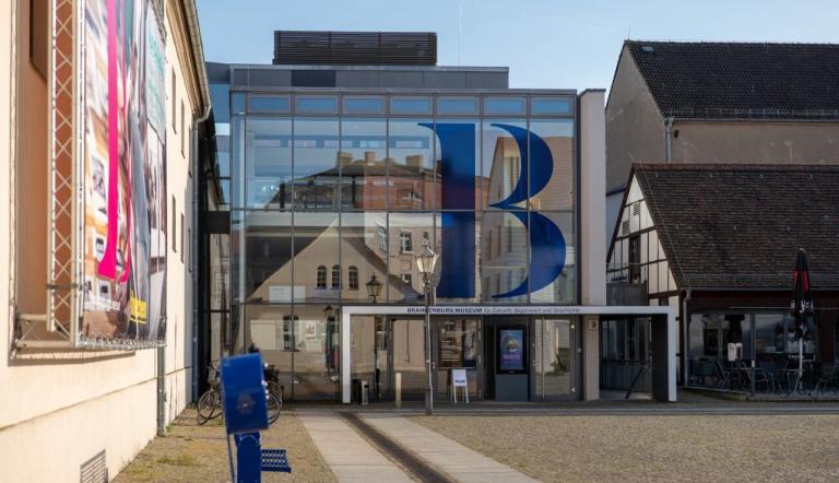 Der Kutschstall_Brandenburg Museum, Foto: Brandenburg Museum für Zukunft, Gegenwart und Geschichte.jpeg, Lizenz: Brandenburg Museum für Zukunft, Gegenwart und Geschichte.jpeg