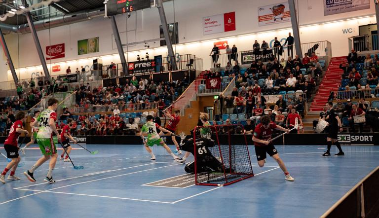 Floorball beim SC Potsdam, Foto: Jona Kuhle, Lizenz: wide and deep