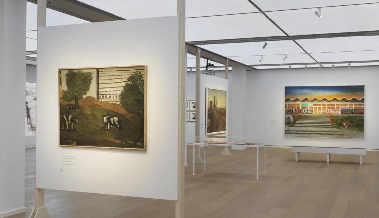 Installationsansicht der Ausstellung Wohnkomplex. Kunst und Leben im Plattenbau, DAS MINSK Kunsthaus in Potsdam 2025. Sammlung Hasso Plattner; Harald Metzkes, © VG Bild-Kunst, Bonn 2025, Foto: Jens Ziehe