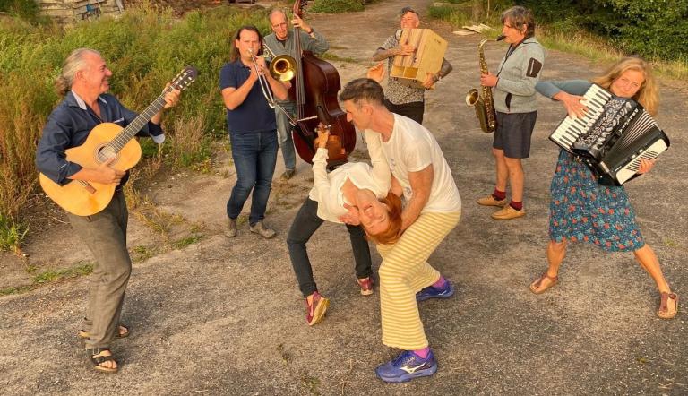 Bal Folk Kapelle Brandenbourg, mon amour!, Foto: Polina Tatsenko, Lizenz: KAI e.V. Bal Folk Kapelle Brandenbourg, mon amour!, Foto: Polina Tatsenko, Lizenz: KAI e.V.