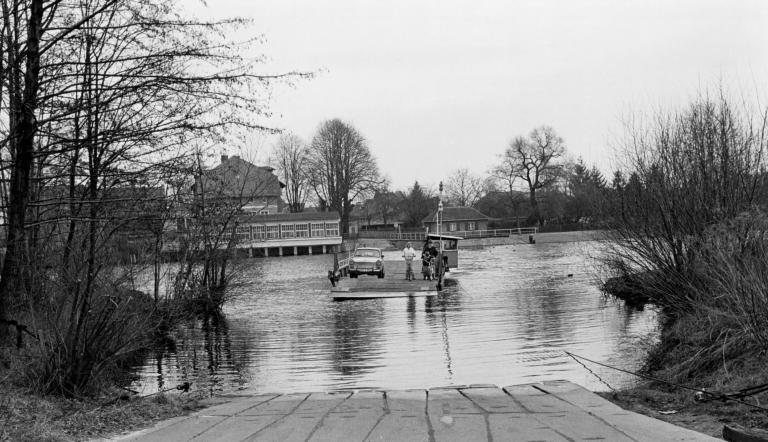 Wanderung durch die Mark Brandenburg, Fähre Geltow - Caputh 1990 , Foto: © Hildegard Ochse, Lizenz: Benjamin Ochse
