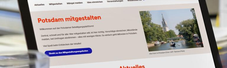 Notebook mit der Startseite von mitgestalten.potsdam.de