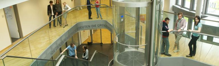 Im Foyer des Hauptgebäudes des Hasso-Plattner-Instituts in Potsdam-Babelsberg