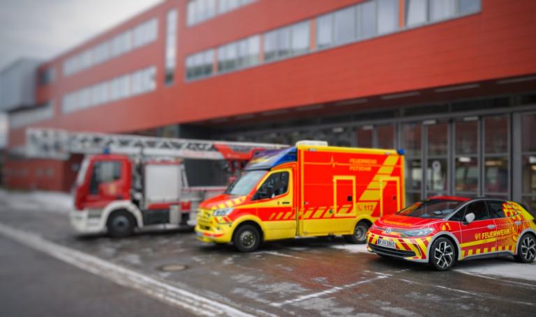 Feuerwehr - Fahrzeuge vor Hauptwache Potsdam